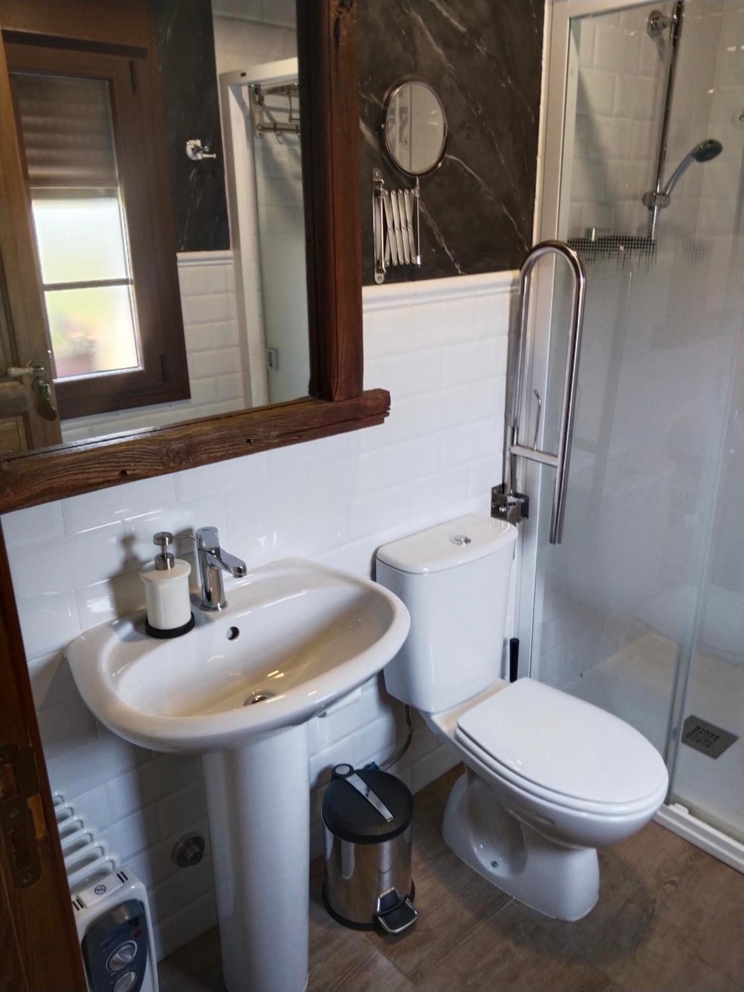Hostal La Medina De Camponaraya Luaran gambar
